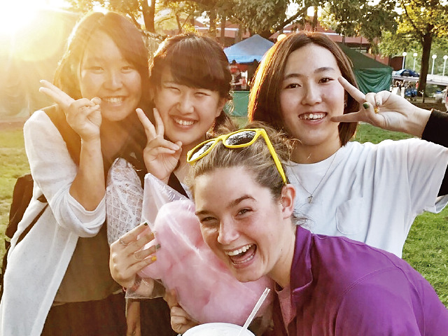 写真：4人の学生