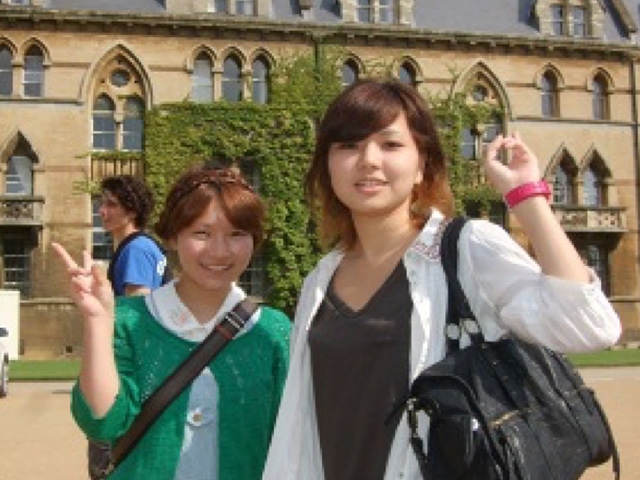 写真：女子生徒二人
